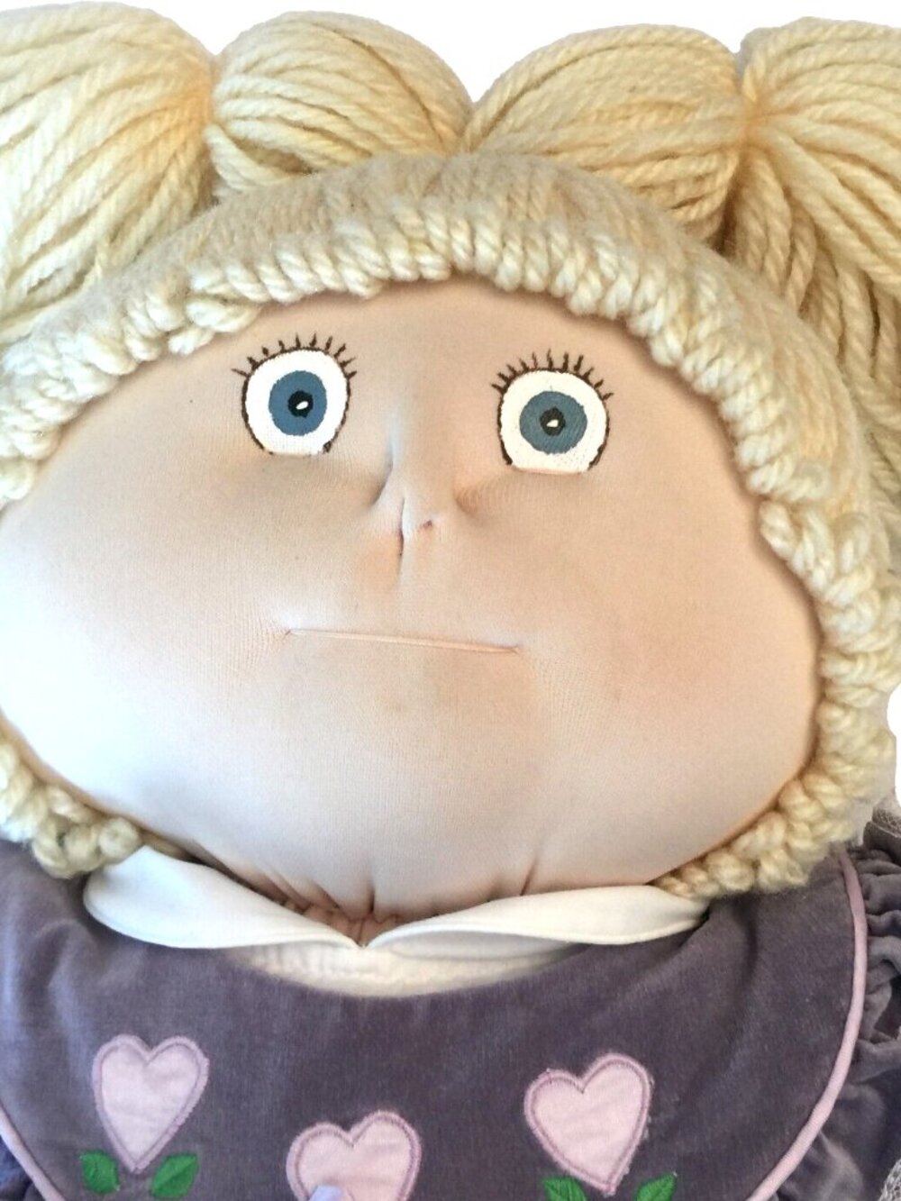 VINTAGE 80s HANDMADE SOFT SCULPTURE BLONDE YARN HAIR GIRL DOLL PURPLE DRESS 21"